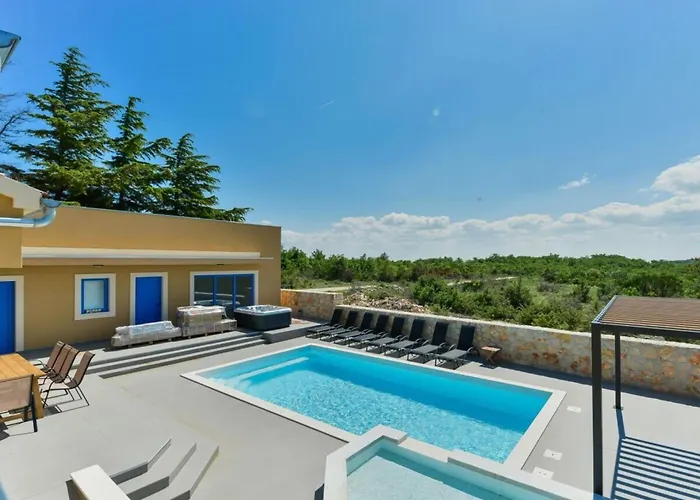 Willa Re With Pool And Comfortable Slivnica