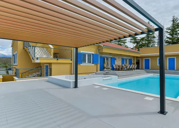 Villa Re With Pool And Comfortable