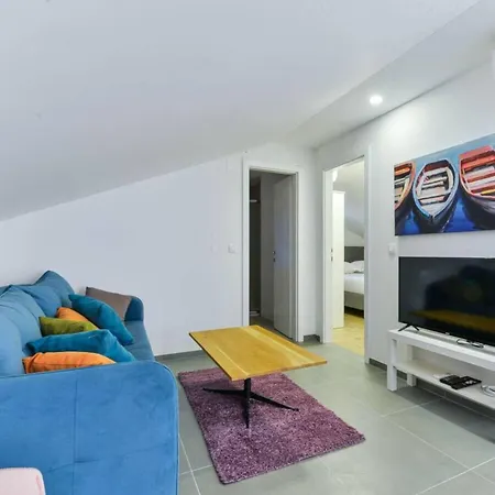 Re With Pool And Comfortable Slivnica