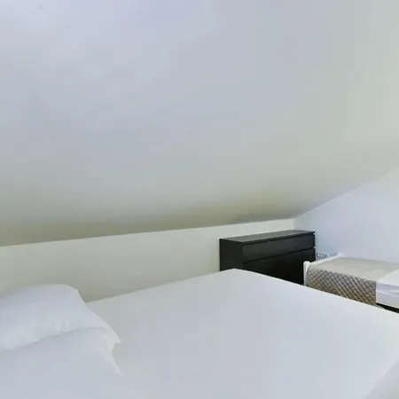Re With Pool And Comfortable Slivnica